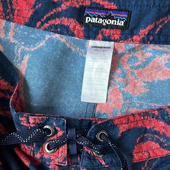 Patagonia Wavefarer Floral 10” Red Navy Blue Swim Trunks - Picture 4 of 8